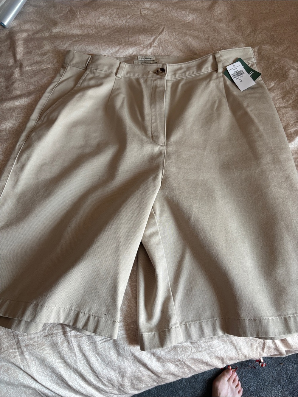 NWT LL  Bean Bermuda Khaki shorts